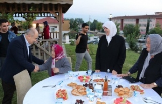 Vali Dağlı huzurevi sakinleri ile iftar yaptı