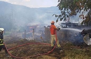Köy yangınına helikopterli müdahale!