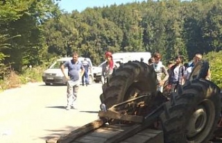 Düzce’de traktör devrildi: 2 yaralı