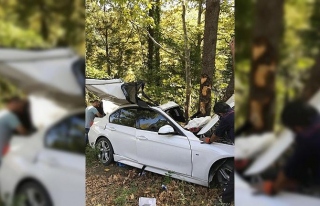 Otomobil ağaca çarptı, 1’i ağır 4 yaralı