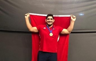 Milli güreşçi Osman Yıldırım dünya şampiyonu