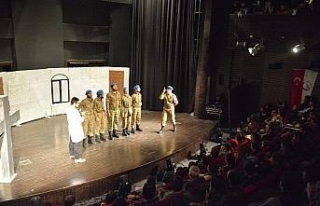 Albay Kuş Adlı tiyatro oyunu sergilendi