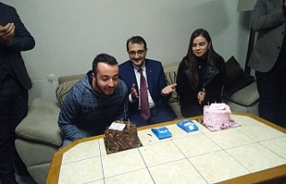 Bakan Dönmez'den doğum günü sürprizi