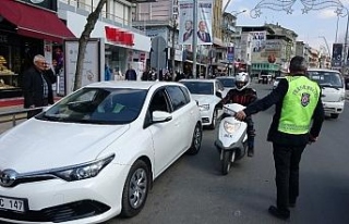 Sivil trafik polisleri iş başında