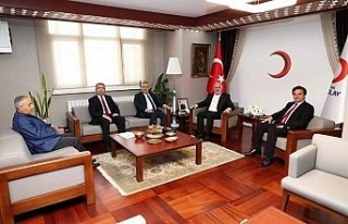 AK Partili vekiller Türk Kızılayı Genel Başkanı...