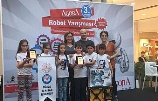 Düzce 23 Nisan İlkokulu öğrencileri Robot yarışmasında...