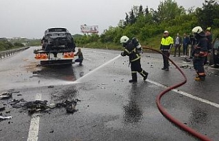 Zincirleme kaza: Lüks araç alev alev yandı