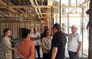 Başkan Köse Kültür Merkezi inşaatında incelemelerde...