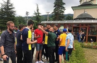 Fenerbahçeli futbolculara Cuma namazı çıkışında...