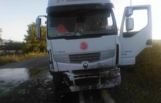 Zonguldak’ta otomobil ile kamyon çarpıştı: 2...