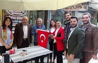 29 Ekim Cumhuriyet Bayramında esnafa Türk Bayrağı...