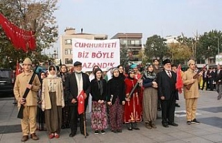 29 Ekim kutlamalarında Mehmetçiğe asker selamı