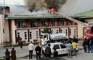 Bartın’da otel çatısında çıkan yangın paniğe...