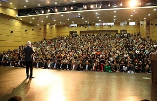 Nihat Hatipoğlu'dan konferans