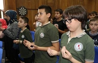 Ortaokul öğrencilerinden Mehmetçik için dua