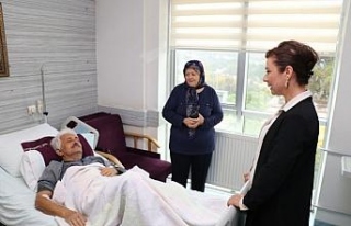 Başkan Köse hastaları ziyaret ederek moral verdi