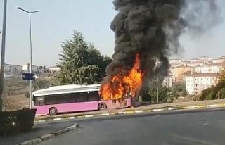 Belediye otobüsü alev alev yandı
