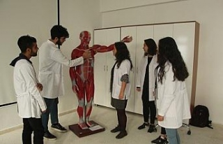 Hemşirelik Bölümü öğrencileri ‘Anatomi Laboratuvarı’nda...