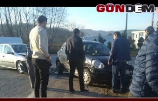 Zonguldak'ta iki araç birbirine girdi!..