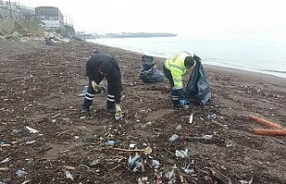 Akçakoca sahilleri temizleniyor