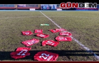 Zonguldakspor'lu futbolcular formalarını sahaya...