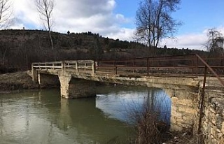 Yıllardır yapılmayan köprü tedirgin ediyor