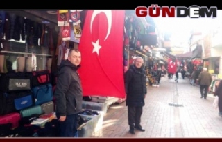 Zonguldaklı esnaf iş yerlerini bayraklarla donattı