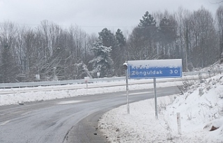 Zonguldak’ta kar yağışı etkisini gösterdi...