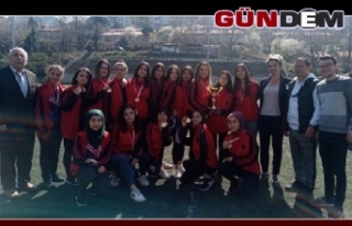 Gençler Hokey Şampiyonu Fener Anadolu Lisesi