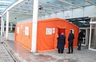Hastane bahçesine Acil Triaj çadırı kuruldu