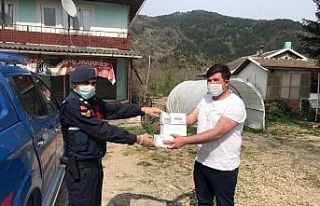 Safranbolu’da köy muhtarlıklarına maske dağıtıldı