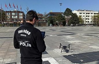 Terasta bisiklet süren kişi drone ile görüntülendi