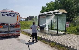 Otobüs durakları dezenfekte edildi