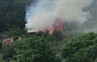 Karabük’te iki katlı ev yangında kül oldu