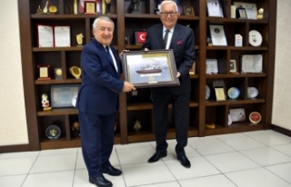 Eski Deniz Kuvvetleri Komutanı Metin Ataç, Başkan...