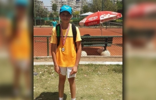 Zonguldak Tenis Deniz Spor Kulübü Oyuncusu Umur...