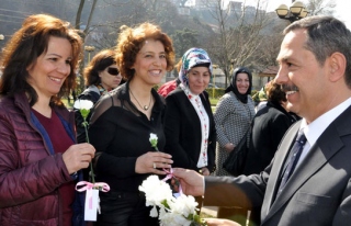 Başkan Uysal, kadınları kutladı