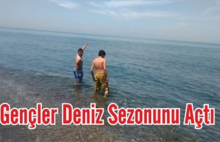 Batı Karadenizde gençler deniz sezonunu açtı