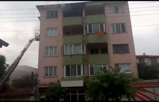 Binanın En Üst Katında Çıkan Yangın Korkuttu.