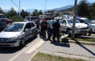 Karabük'te Trafik Kazası:Biri Çocuk 3 Kişi yaralı