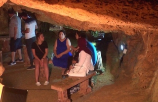 Fakıllı Mağarası yerli ve yabancı turistlerin...