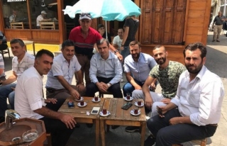 Başkan Yemenici Vatandaşlarla Çay Eşliğinde Sohbet