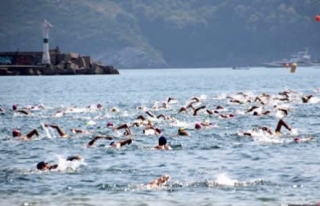 Amasra Yüzme Maratonda Nefesler Tutuldu