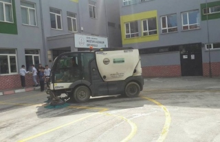 Akçakoca'da mahalle mahalle okul bahçeleri temizleniyor