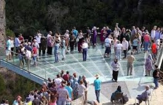 Türkiye'nin ilk cam terasına turist ilgisi