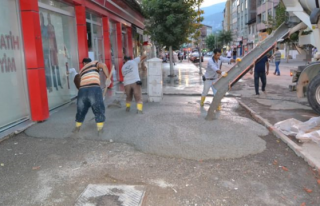 Karabük'te belediyenin kaldırım çalışmaları...