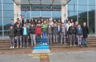Öğrencilerden Düzce Üniversitesi rektörüne ziyaret...