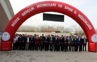 Bakan Özlü, Düzce'de spor tesislerinin açılışını...