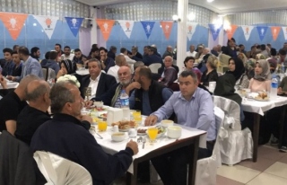 AK Parti teşkilatına iftar yemeği verdi