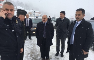 Vali Dağlı, karla mücadele ekiplerini ziyaret etti...